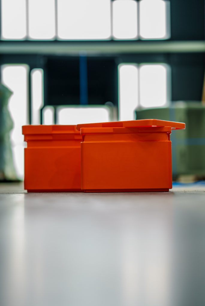 Twee opbergkisten lasapparatuur